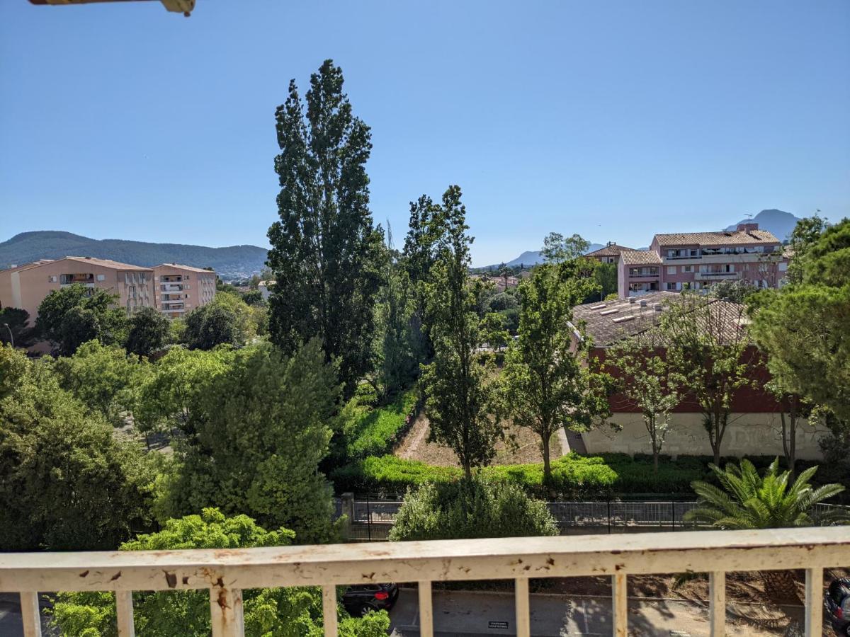 Superbe T2 Proche Des Plages Et Des Commerces Hyères Zewnętrze zdjęcie